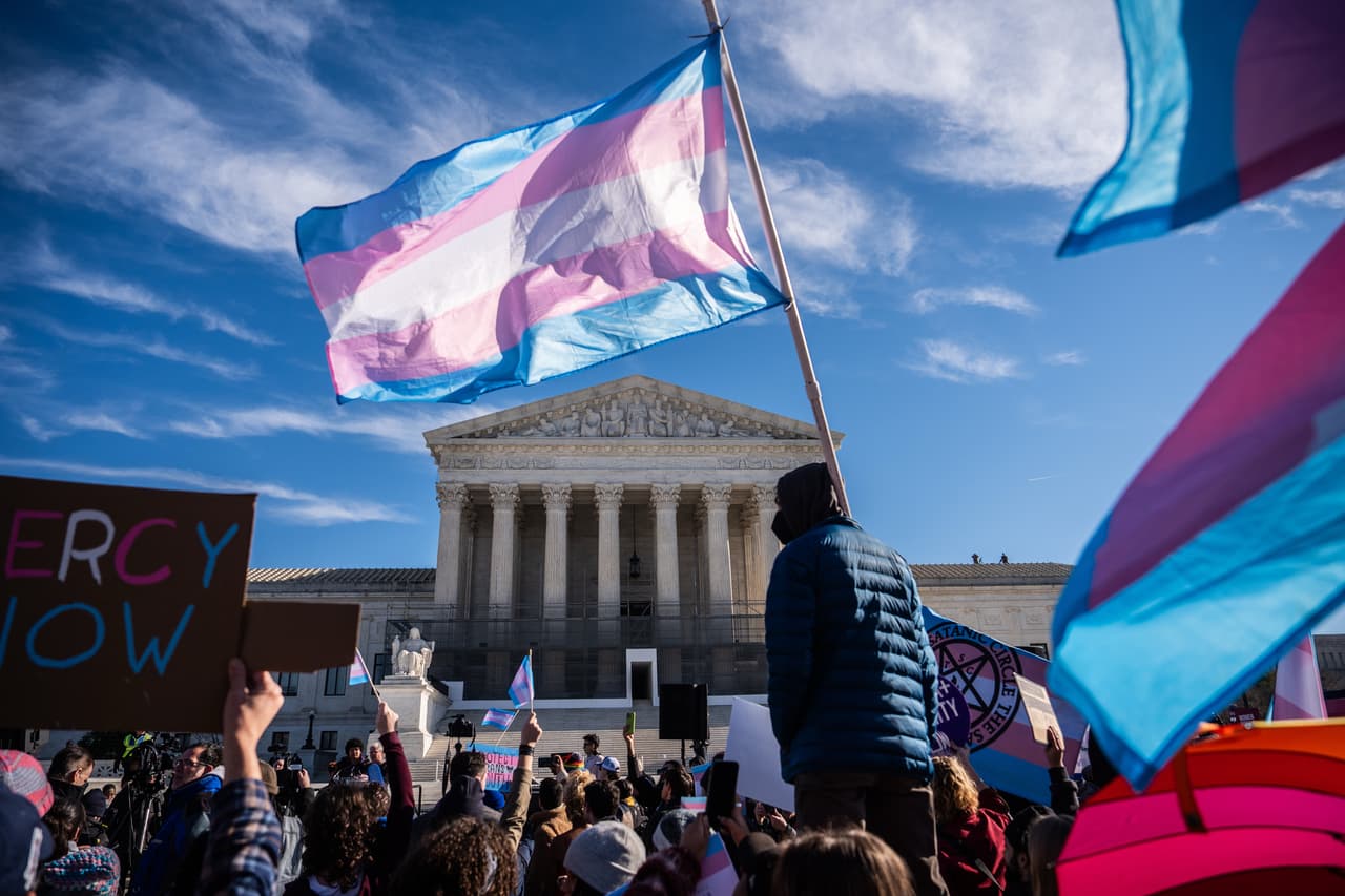 La Corte Suprema rechaza las restricciones impuestas por la administración Trump a la atención médica de los reclusos transgénero