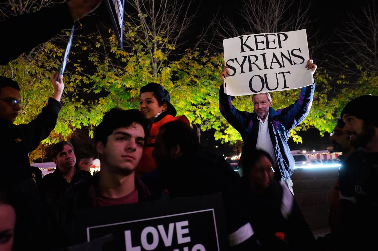 Texas pide a un juez que impida reubicar refugiados sirios en el estado