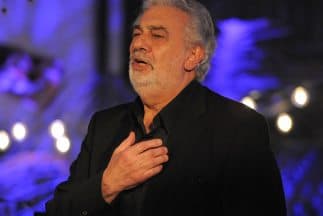 Entre 2019 y 2020, más de 20 mujeres denunciaron a Plácido Domingo por haberlas abusado. El tenor español aceptó toda la responsabilidad de sus acciones y pidió perdón por todo el dolor ocasionado, a través de un comunicado de prensa.