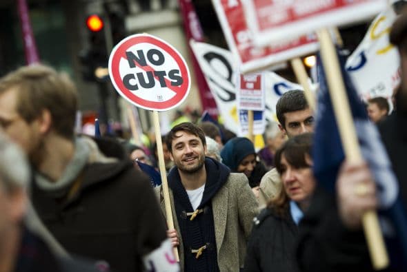 El gobierno británico dijo que menos de un tercio de los empleados públicos se unieron a la protesta laboral y que más personal del esperado se presentó a trabajar.