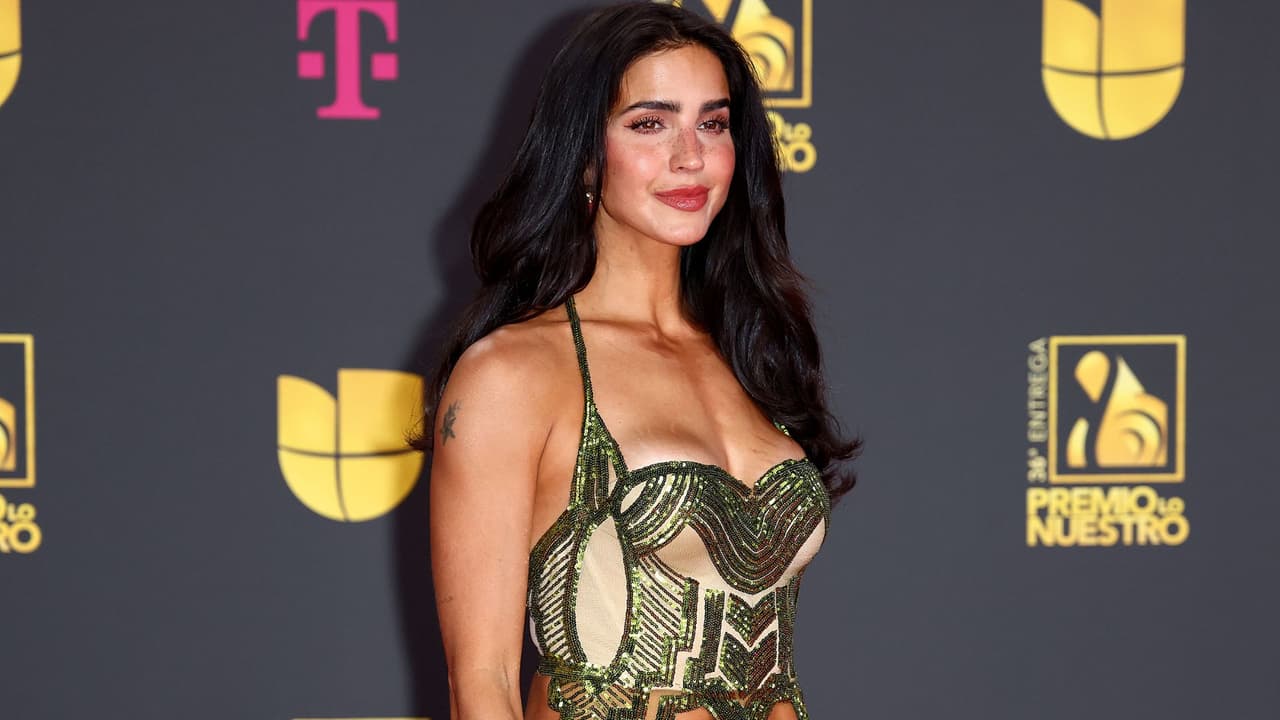 Bárbara de Regil impacta en medios internacionales por ejercitarse en un avión