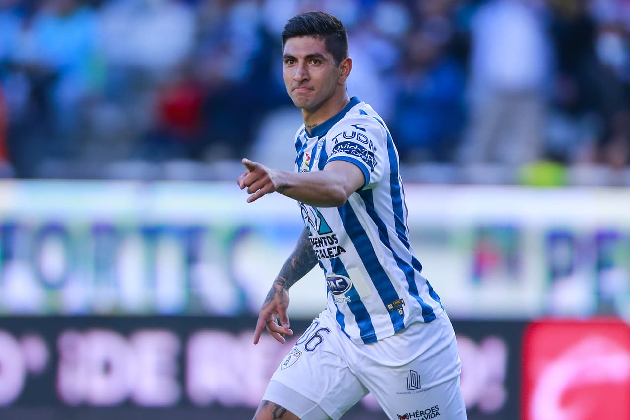 Pachuca derrotó a Puebla en casa en la Jornada 15 de Liga MX, pese a la expulsión de Óscar Murillo, para adueñarse de la cima del torneo y posiblemente llegar a la Liguilla como el superlíder.