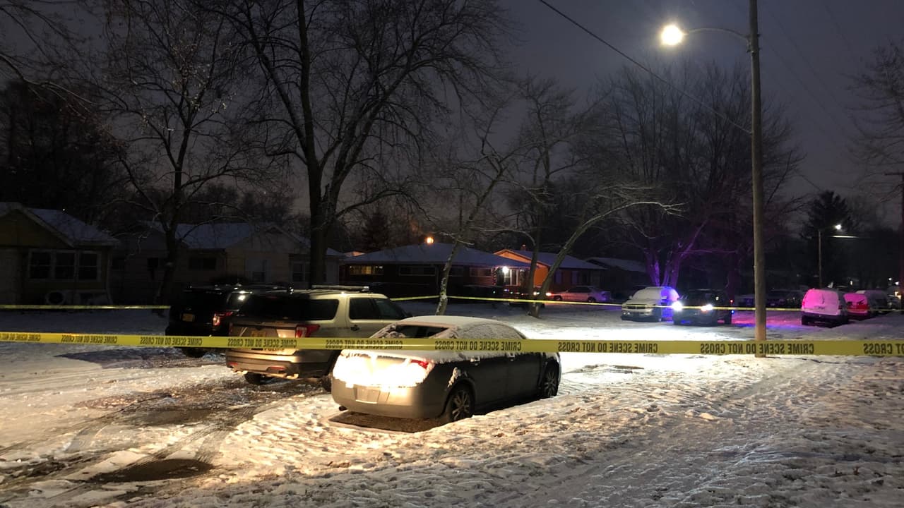 Muere niño de 4 años y mujer embarazada es herida tras balacera afuera de residencia en Gary, Indiana