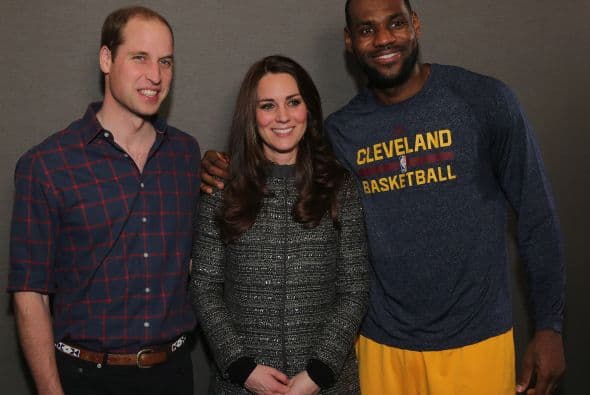 ¡Abrazó a la duquesa para tomarse la foto!