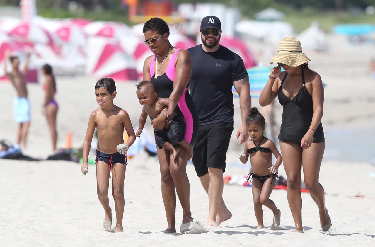 Saint y Nori se divirtieron en la playa.