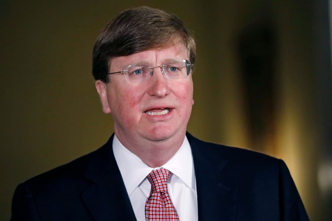 ✅ 
<b>Mississippi |</b> FEMA informó el 22 de agosto de la aprobación de fondos a este estado. En la foto, su gobernador, el republicano Tate Reeves, en un evento el 30 de junio pasado.