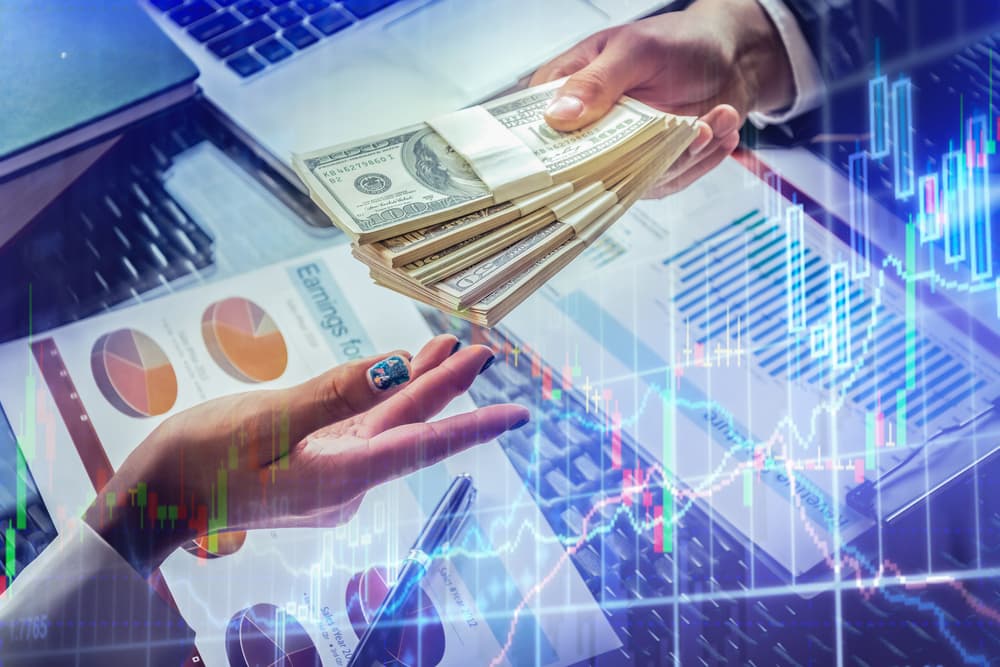 <b>Aries</b>
<br>Con el tránsito de Mercurio se visualiza un cambio laboral altamente beneficioso para ti. El azar está bien auspiciado y también todo lo relacionado con bancos, préstamos, certificados de depósito y otras acciones de tipo bursátil.