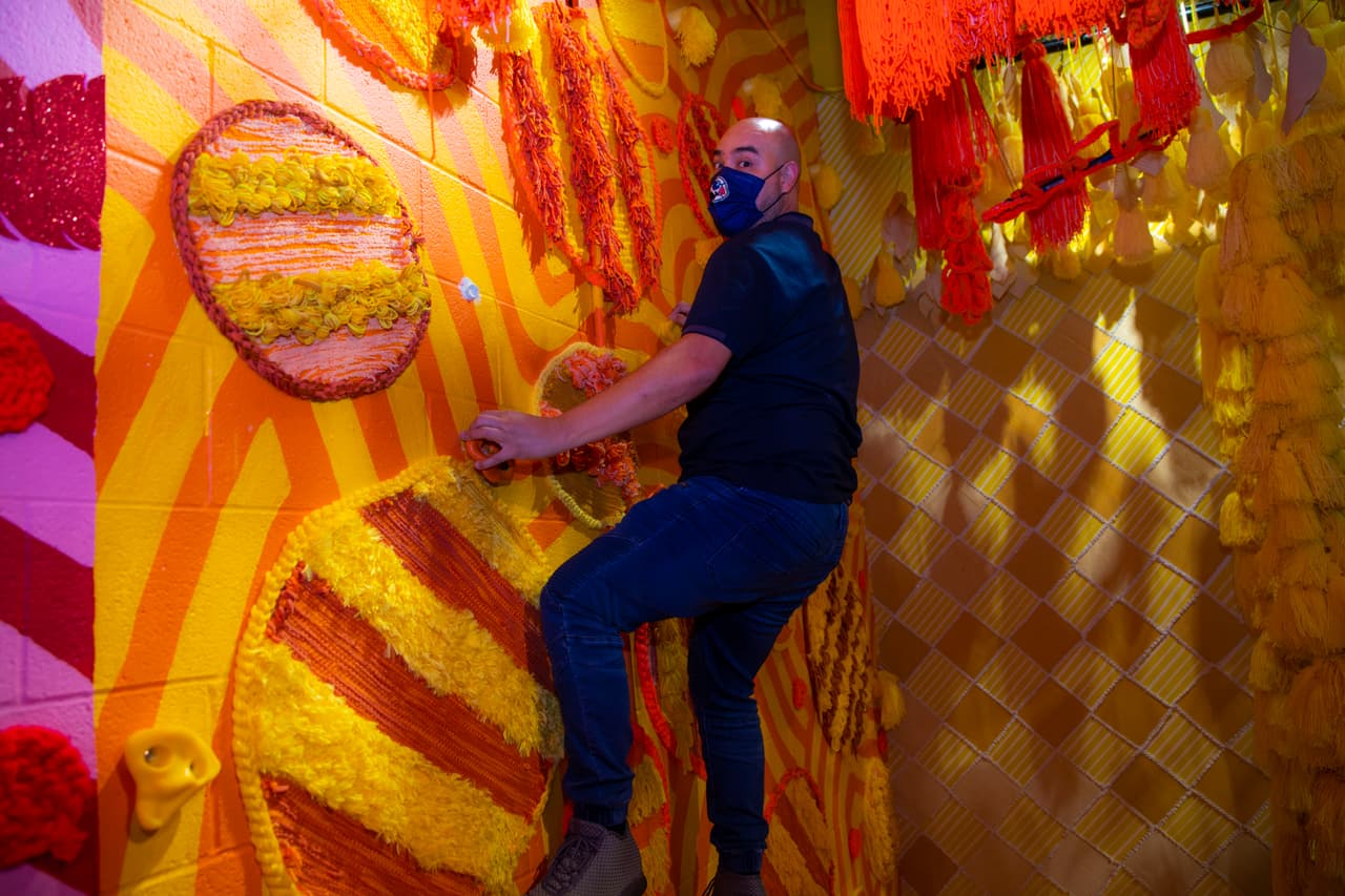 En dicho lugar, 
<b>El Pelón</b> disfrutó en carne propia lo que es el arte de los tejidos.