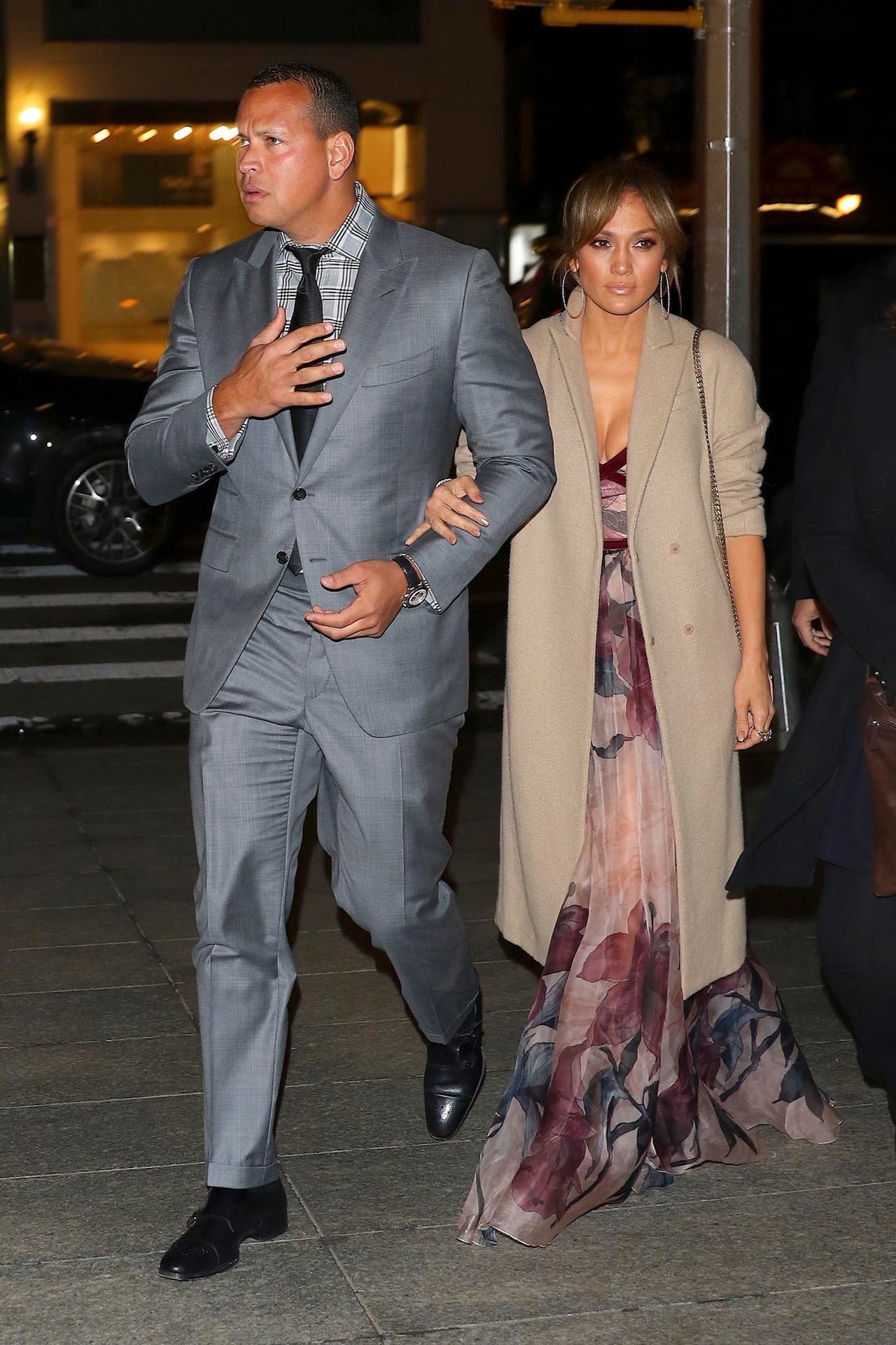 Alex Rodríguez lucía incómodo mientras que Jennifer López parecía cansada.