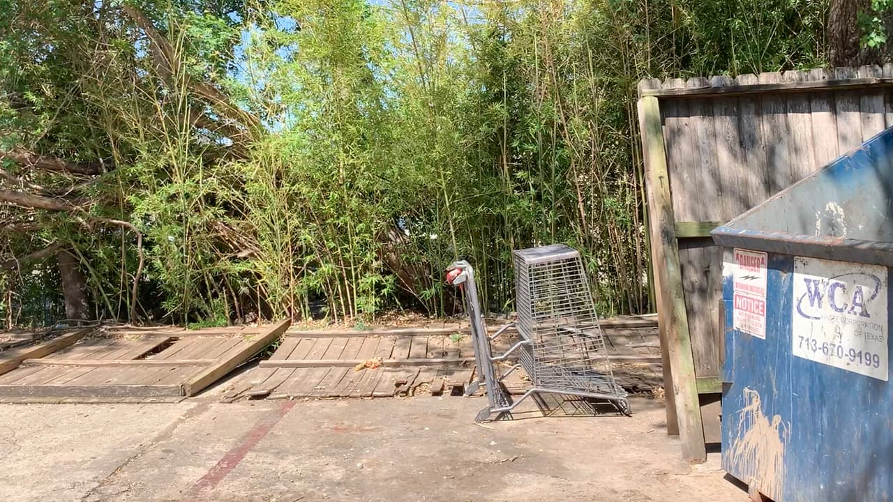 El Departamento de Vecindarios de Houston inspecciona las irregularidades para proteger la seguridad de los residentes.