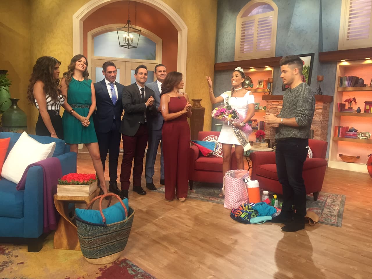 Muy bromista, Paula Arcila le dijo a Karla que esperaba no hubierrar un error en el veredicto de Miss Cuarenta.