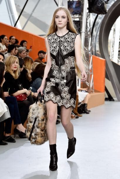 Los tintes retros regresaron con la colección de Louis Vuitton.