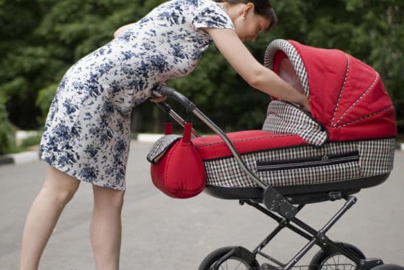 El material. Por ejemplo, uno de acero se sostiene mejor que uno de aluminio, pero también es más pesado.