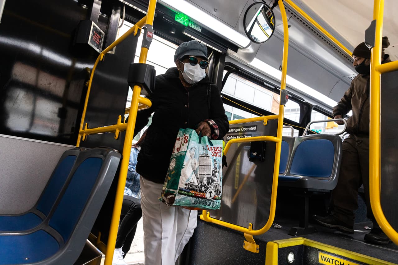 A partir de este lunes se exigirá mascarilla en todo tipo de transporte público en EEUU por orden de Biden 