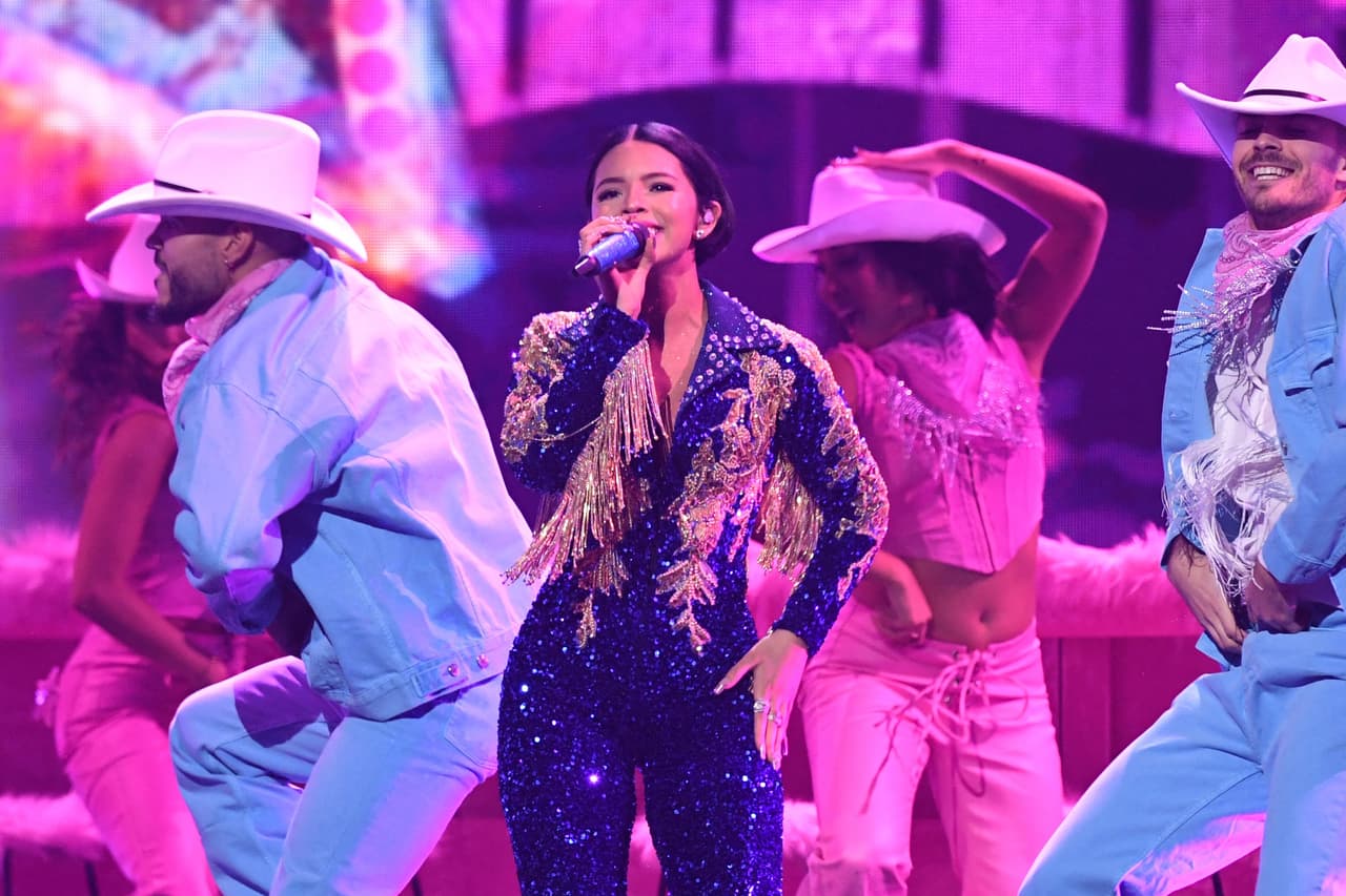 <h2 class="cms-H2-H2">Ángela Aguilar - 6 nominaciones</h2>
<br>
<br>-Artista Premio Lo Nuestro Del Año
<br>-Canción Del Año
<br>-La Mezcla Perfecta Del Año
<br>- Artista Femenina Del Año - Regional Mexicano
<br>-Canción Del Año – Regional Mexicano
<br>- Canción Mariachi/Ranchera Del Año – Regional Mexicano