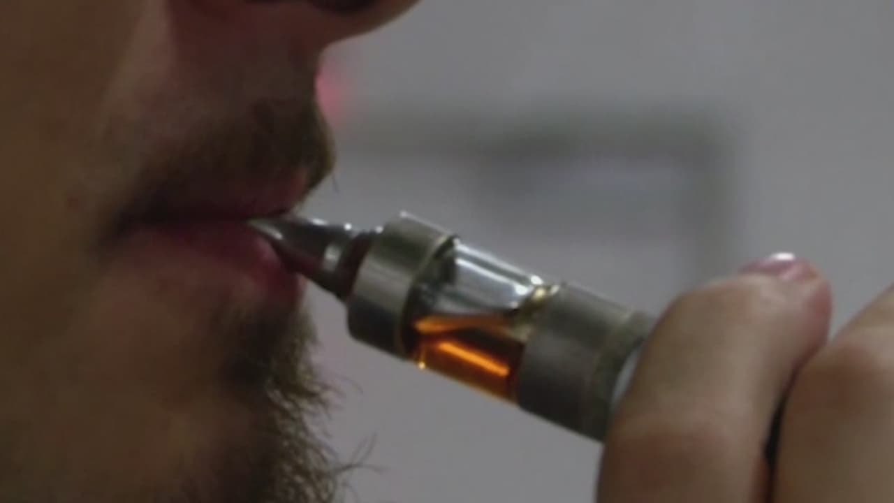 Fiscal en Illinois presenta demanda contra los cigarrillos electrónicos ‘Juul’