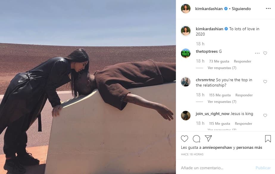 Kanye West no fue fotografiado en las pistas, pero Kim Kardashian publicó una foto en su 
<b><a href="https://www.instagram.com/p/B6wP74rAb6T/" target="_blank">Instagram </a></b>de los dos besándose.