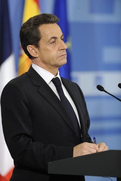 "Tenemos que reducir nuestros déficits, nuestro gasto, mejorar la competitividad de nuestras economías para volver al crecimiento económico", agregó.