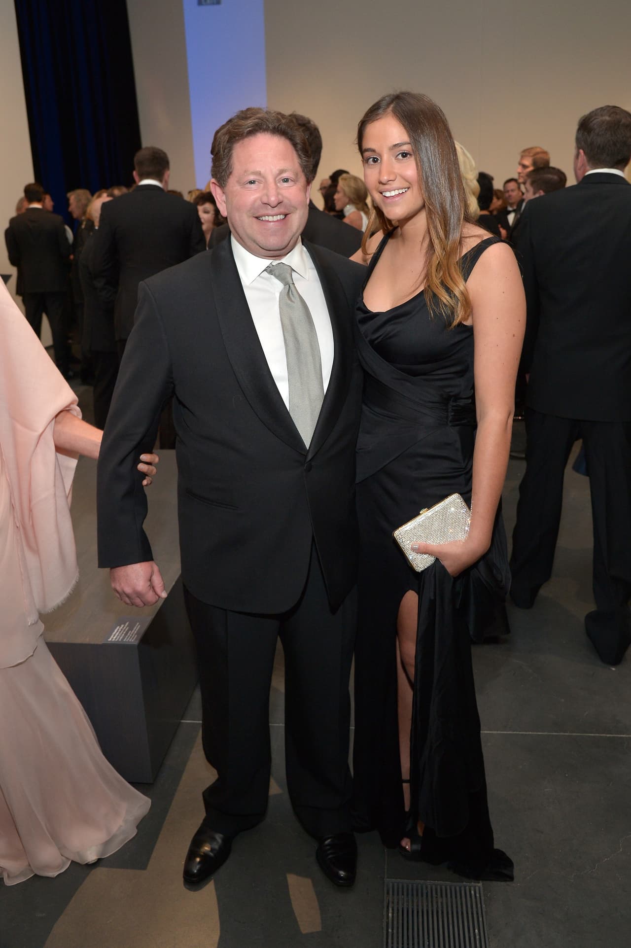 4. Si has jugado Call of Duty, World of Warcraft, Candy Crush, StarCraft, Farm Heroes, Skylanders o Guitar Hero, de seguro has llenado los bolsillos de Bobby Kotick, CEO de Activision Blizzard y papá de Audrey Kotick. Aquí, en la fiesta de aniversario del LACMA en Los Angeles, California, en 2015.