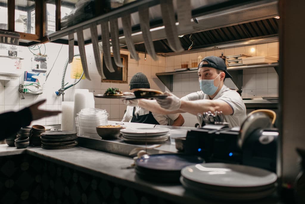 Un máximo de 6 meses: EEUU crea medio millón de empleos en el sector privado, la mayoría en servicios