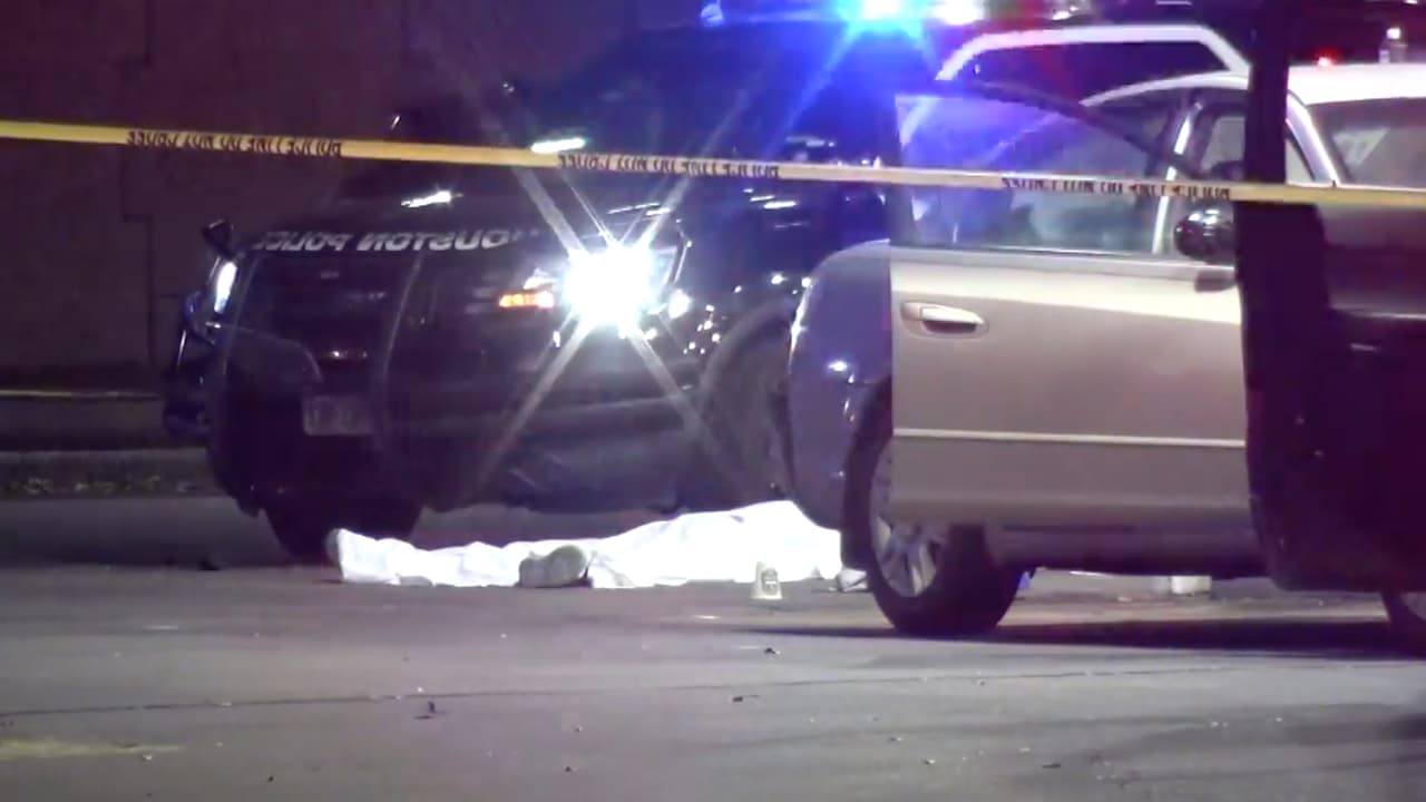 Al intentar huir de las autoridades, el sospechoso llegó a una estación de gasolina ubicada al suroeste de Houston.