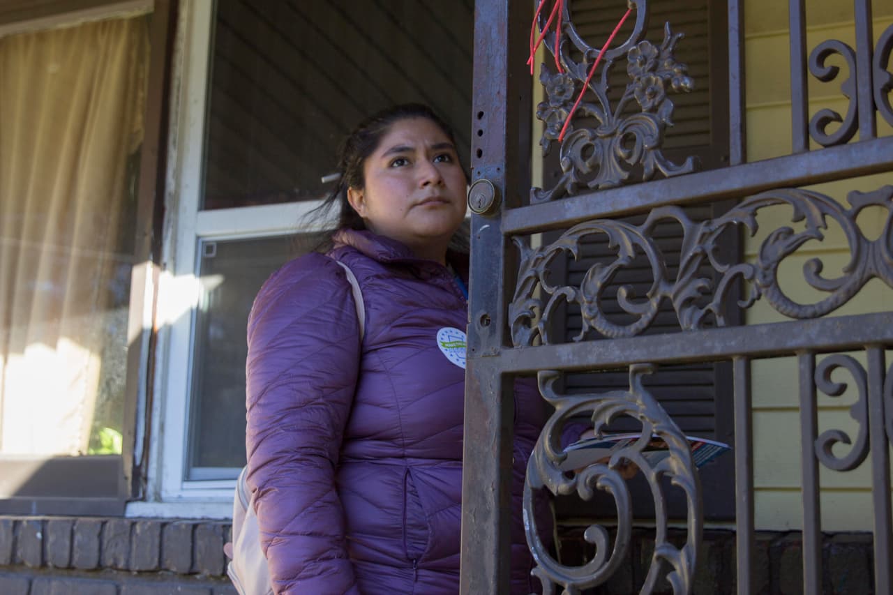 Estos latinos han tocado las puertas de miles de votantes registrados en las últimas semanas, estas son sus razones