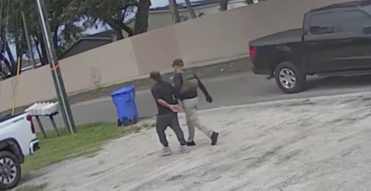 Tensión en la Bahía de Tampa: Operativos de ICE y Arrestos Grabados por Residentes