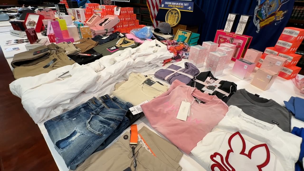 Los responsabilizaron de recibir 
<b>aproximadamente 50,000 dólares en mercancías</b> robadas por semana.
<br>