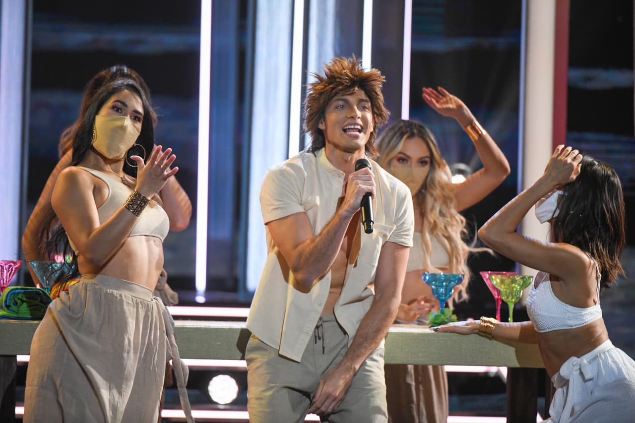 Ahí lo vimos interpretar a grandes estrellas de la música latina como Maluma, Camilo Sesto, Silvestre Dangond y Luis Miguel.