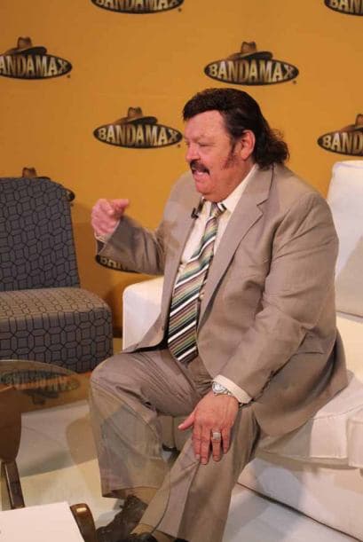 El rey del acordeón mexicano confesó delante de nuestras cámaras que tiene una segunda esposa, que siempre está con él y por supuesto que se trata de su acordeón. El cantante de ícono de la música norteña se presentará el próximo 26 de julio en el Forum de Los Ángeles, pero los boletos saldrán a la venta el 21 de febrero.