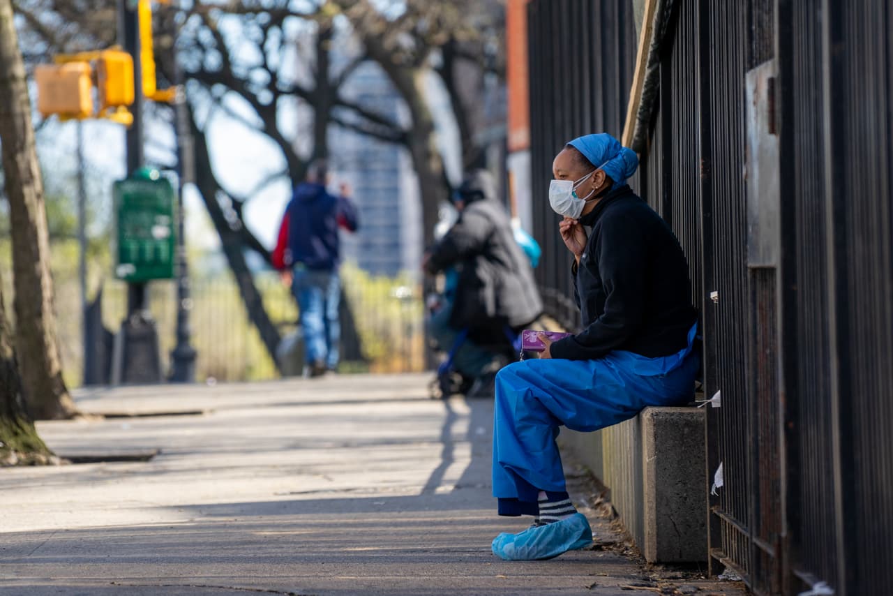 Además, muchos residentes del condado son trabajadores esenciales y a diario están más expuestos a la enfermedad.