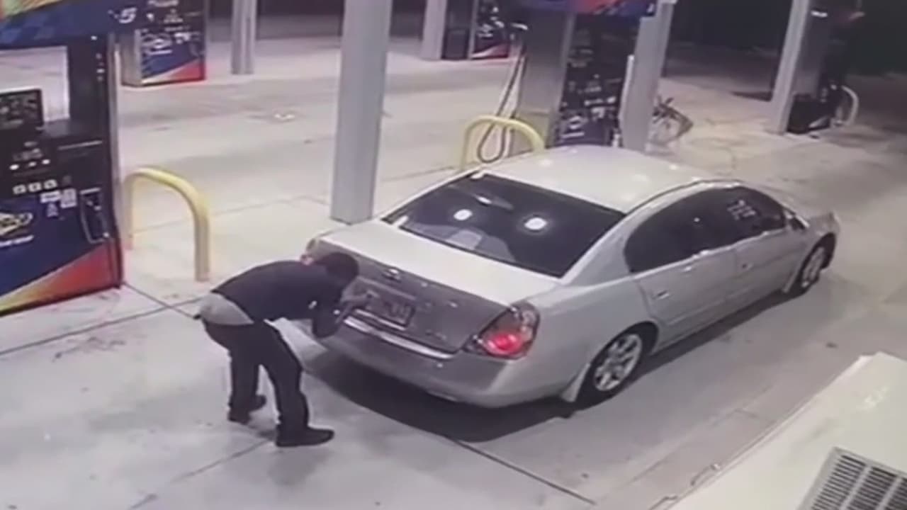 Buscan a dos hombres que robaron un vehículo a mano armada en el noroeste de Miami