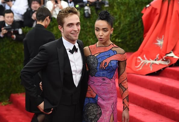 Pattinson y FKA Twig roban miradas en la gala del Metropolitan Museum 2015