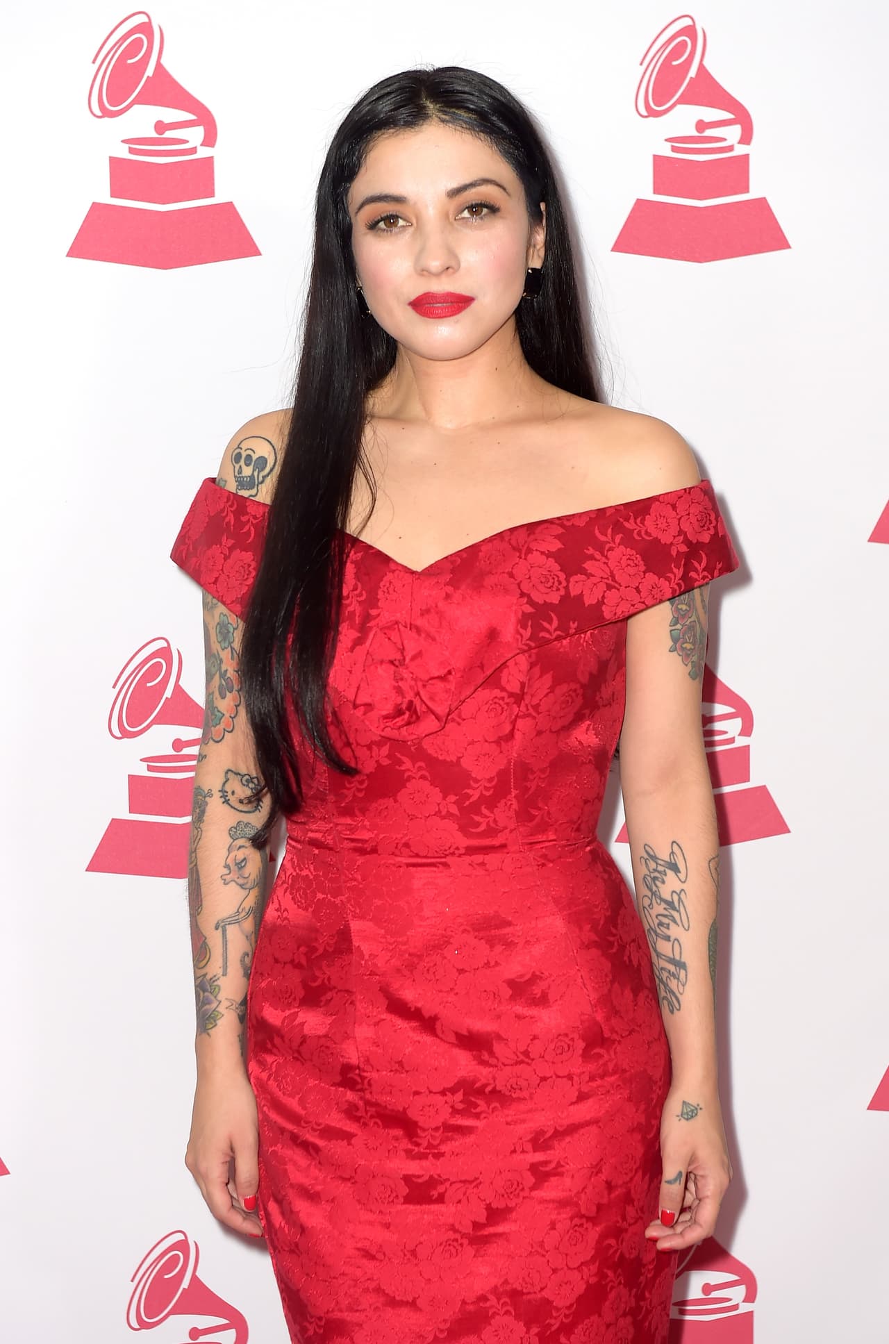 El 2017 es un año importante para la cantante, ya que lanza su cuarta producción 'La trenza' y se presentó por primera vez en el Festival de Viña del Mar, llevándose con ella las Gaviotas de Plata y Oro