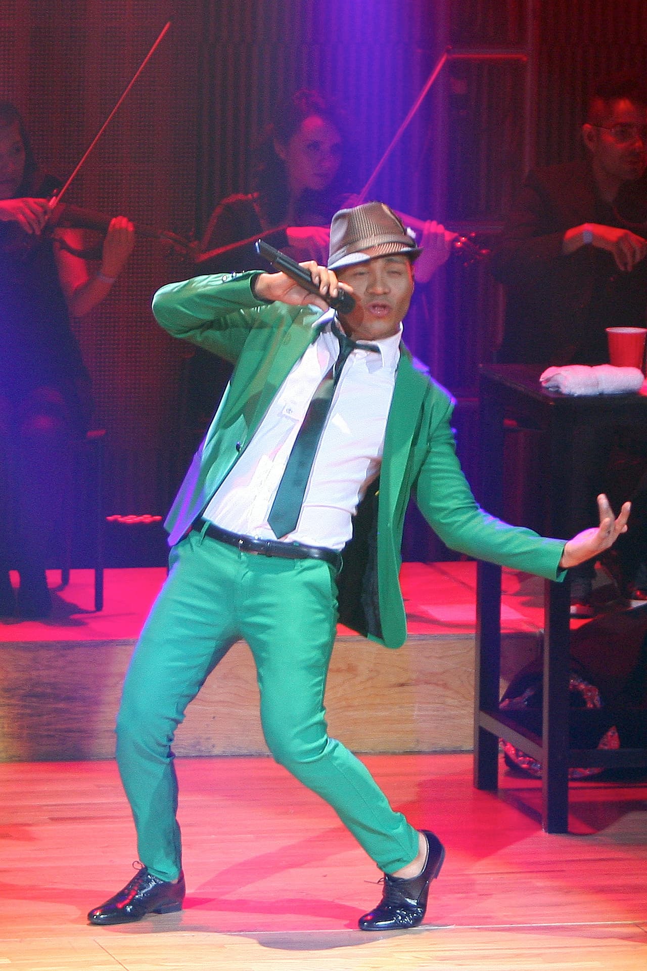 Echando por la borda el cantante todos los rumores que hubo en 2013 que señalaban a Samo de haber tomado la decisión de salir de Camila: “Decían ‘Samo se salió de Camila, por ego, porque él quería ser independiente’ y mucha gente piensa eso, pero siempre he dicho que me gusta compartir, me gusta disfrutar del talento de los demás”.