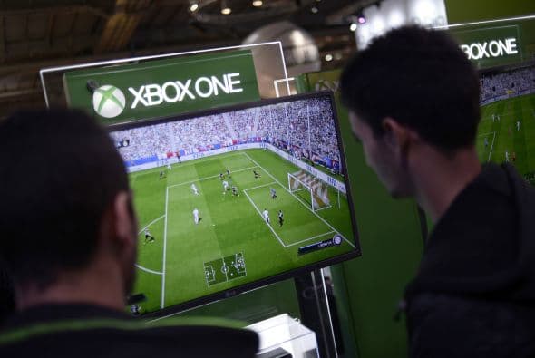 El Xbox One lo encontrarás en 335 dólares con dos juegos incluidos y hasta una tarjeta de regalo de 50 dóalres.