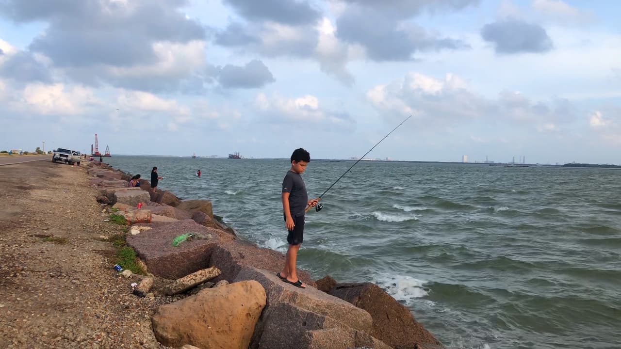 <b>En video</b>. 
<b>Escápate con tu familia a este increíble paseo natural ¡y gratis! cerca de Houston. </b>Ahora más que nunca es importante encontrar actividades al aire libre y la calle Skyline Drive ofrece muchas oportunidades de sano entretenimiento para chicos y grandes.