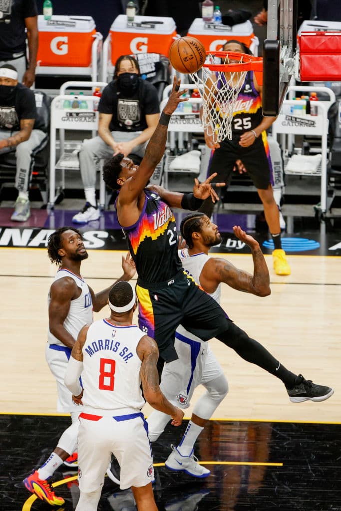La canasta de último segundo de Deandre Ayton le da la victoria a los Pheonix Suns 103-104 sobre Los Angeles Clippers.
