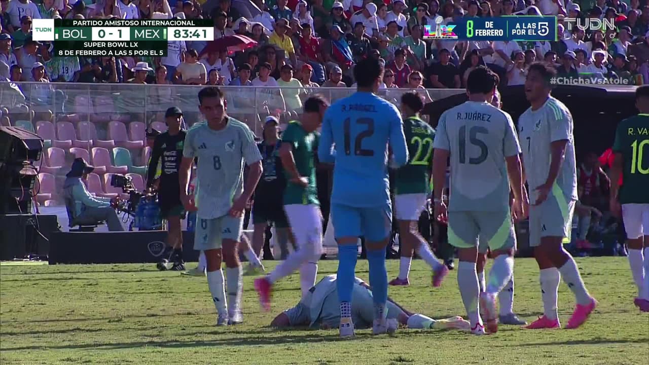 ¡Expulsión! El árbitro saca la roja directa a Robson Matheus.