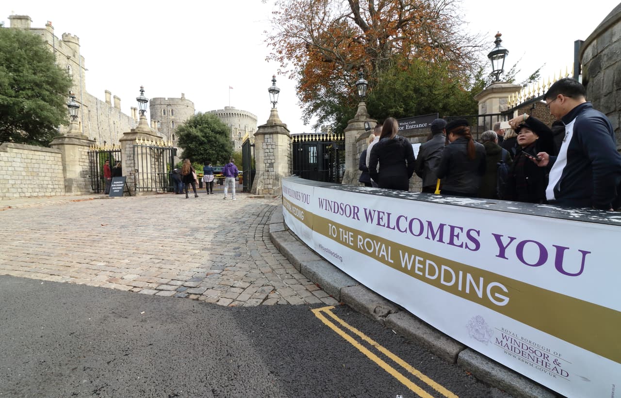 No faltan los mensajes de bienvenida a la boda de 
<b><a href="https://www.univision.com/entretenimiento/chismes/la-princesa-eugenia-planea-dejar-su-trabajo-para-apoyar-a-su-padre-el-principe-andres">la hija menor del príncipe Andrés</a></b>, el tercero de los cuatro hijos de
<b> la reina Isabel II</b>.