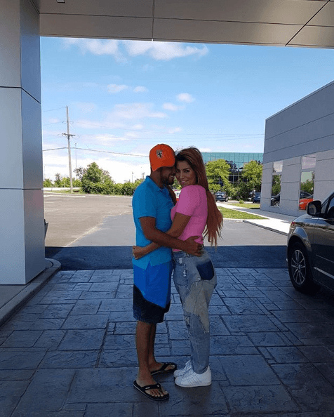 <b>Linda Cuevas ha destacado lo detallista de su esposo</b> quien siempre, sin motivo alguno, le regalaba flores.