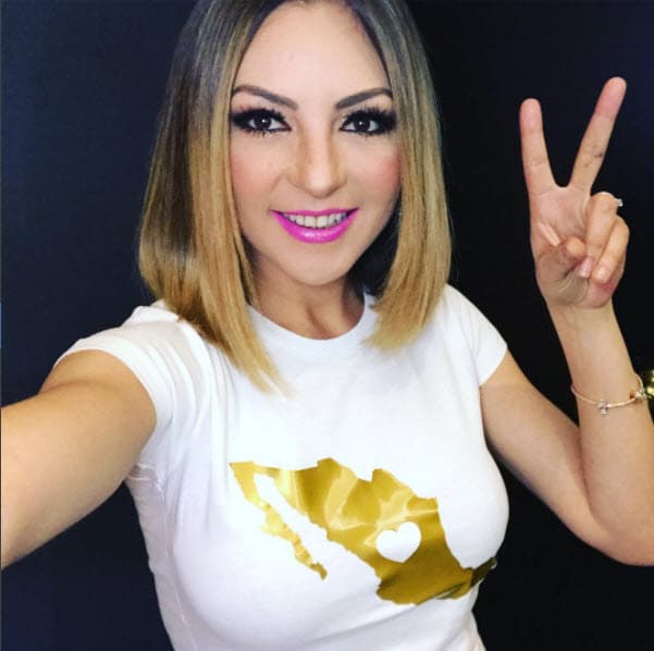 “Es una pena para mí las fotos publicadas en portada de TVNotas de esta semana, donde me encuentro con otra persona que no es mi marido”, declaró Mariana a la Agencia México.