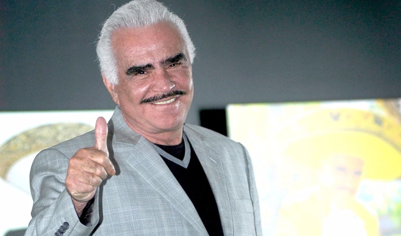 "Afortunadamente yo soy muy dedicado para las enfermedades y, más bien, 
<b>muy obediente con los doctores</b>", platicó el charro de 69 años, desde su rancho llamado Los Tres Potrillos.