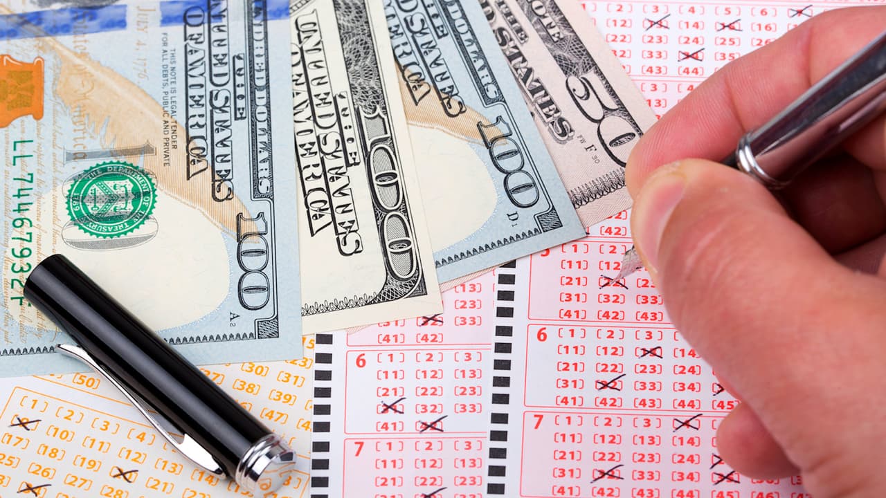 Hispano gana $2 millones con raspadito