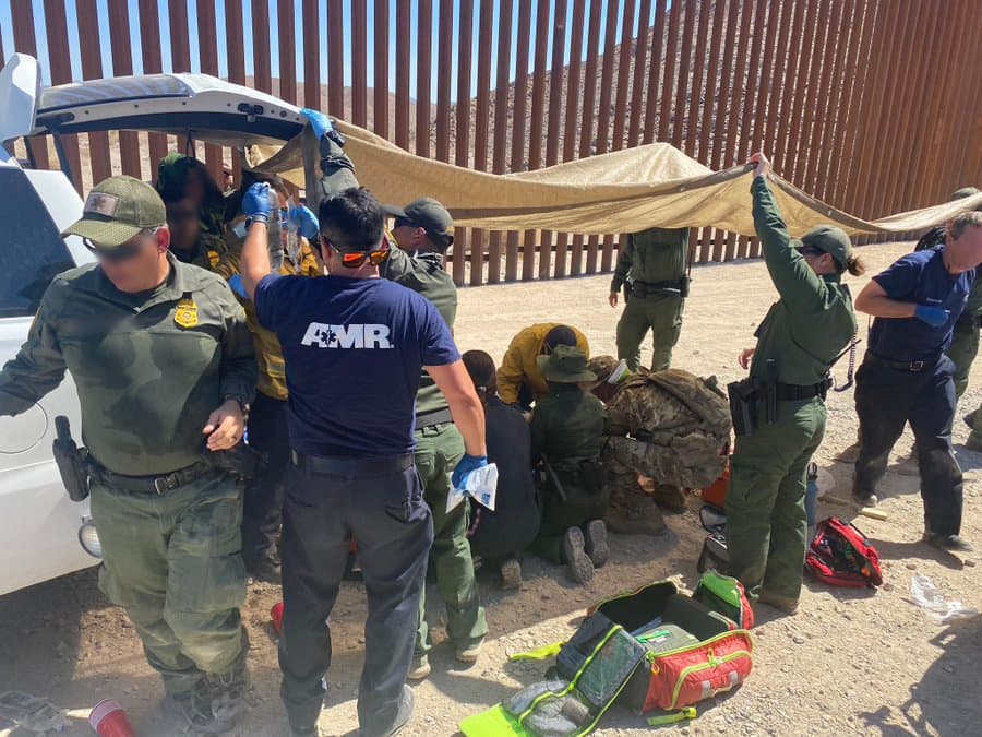 La inmigrante fue rescatada y transportada a un hospital, pero no pudieron salvarle la vida.