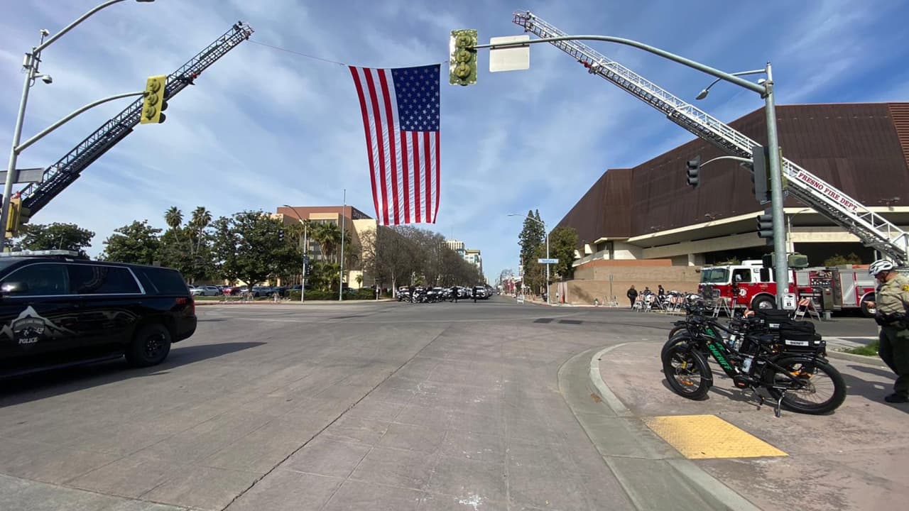 Muchas calles fueron cerradas para que pasara el cortejo fúnebre.