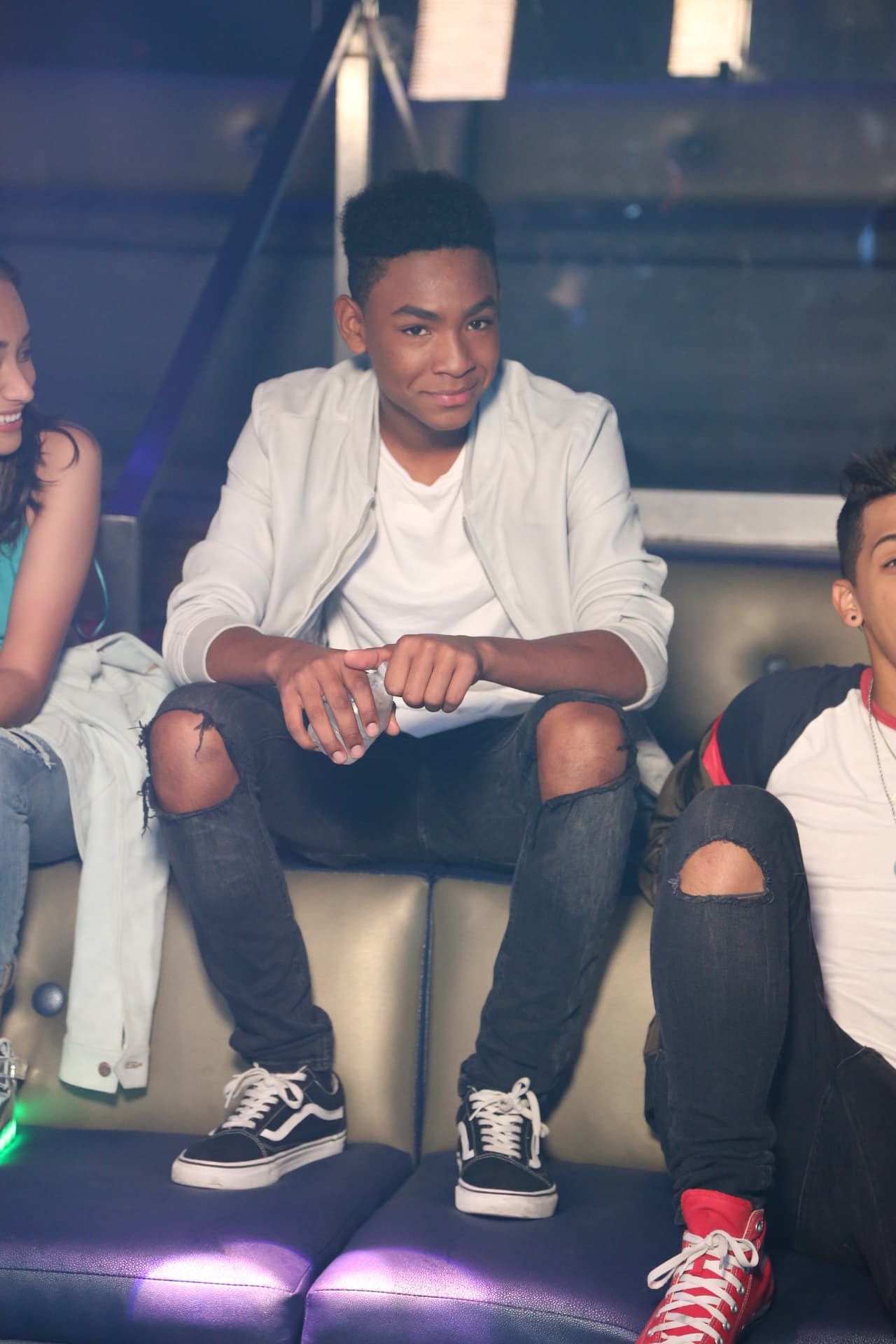 Abdiel, Fabyán, Alondra, Sofía, Verónica y Abel formaron la banda 
<b>Milenios</b>. “Cake by the ocean” fue el tema de su videoclip. Durante las grabaciones los chicos se diviertieron y hasta se sonrojaron al enterarse que había escena de beso.