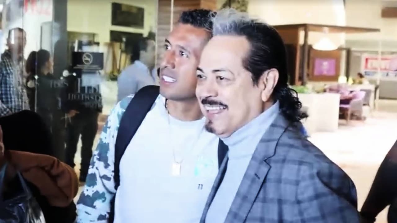 León y Tigres del Norte coinciden en hotel y se toman fotos