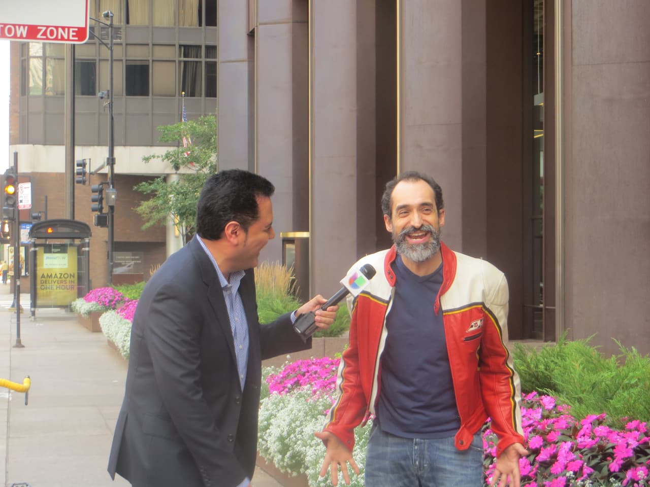 Aunque no pudo quedarse mucho tiempo a disfrutar, pues la gira de promoción del filme lo llevaba a la Gran Manzana, comentó que Chicago le gustaba mucho.