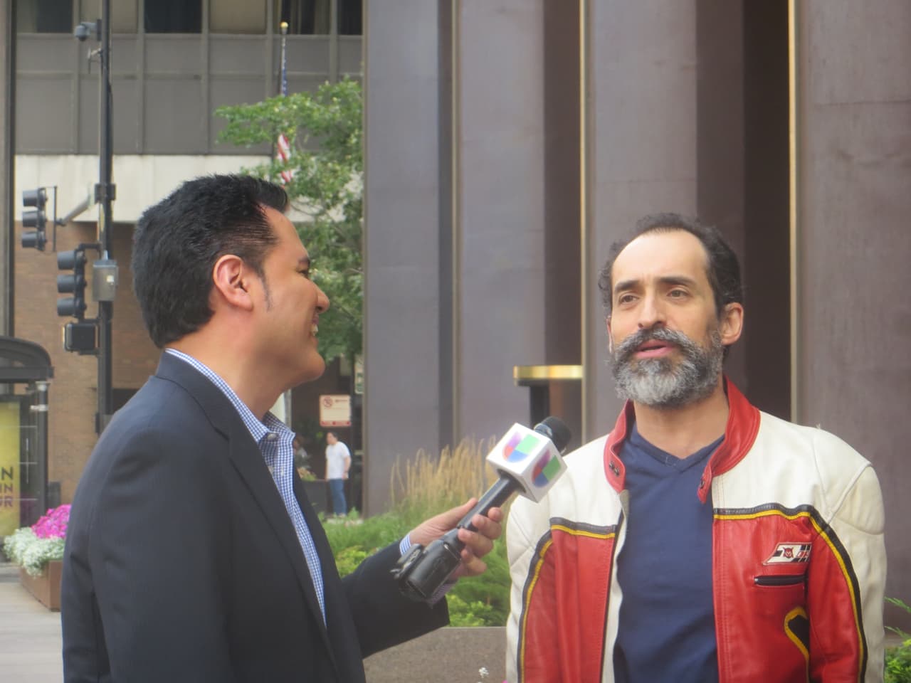 Bruno dijo que disfrutó mucho de prestar su voz para darle vida a "Toto" un joven gallo de granja que quiere ser un gran gallo de pelea en el palenque del pueblo.